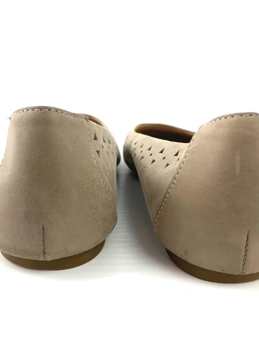 Born‎ F67622 Taupe Nubuck Laser Cut Cushioned Ballet Flats NEW
